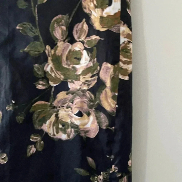 🔥HOST PICK🔥 J Crew Pencil skirt navy and floral - Picture 5 of 7